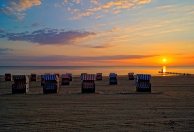 Sonnenaufgang Ückeritz (svenmakesphotos)  [flickr.com]  CC BY 
Información sobre la licencia en 'Verificación de las fuentes de la imagen'