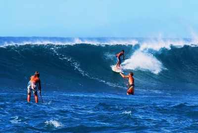 Stand up paddle surfing on the huge waves off Sunset Beach (Peggy2012CREATIVELENZ)  [flickr.com]  CC BY 
Información sobre la licencia en 'Verificación de las fuentes de la imagen'