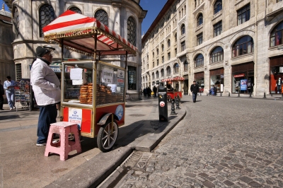 Street Vendors (Miguel Virkkunen Carvalho)  [flickr.com]  CC BY 
Información sobre la licencia en 'Verificación de las fuentes de la imagen'