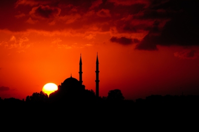 sunset mosque (Matthias Rhomberg)  [flickr.com]  CC BY 
Información sobre la licencia en 'Verificación de las fuentes de la imagen'