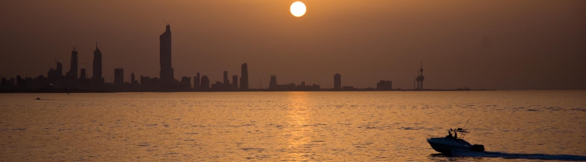 Sunset over Kuwait City (Jack Versloot)  [flickr.com]  CC BY 
Información sobre la licencia en 'Verificación de las fuentes de la imagen'
