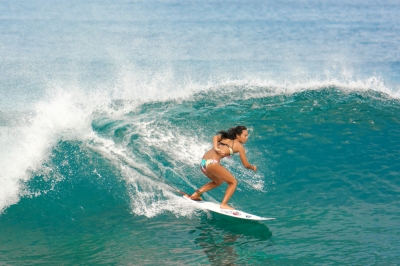 Surfing on the North Shore - near Sunset Beach (Daniel Ramirez)  [flickr.com]  CC BY 
Información sobre la licencia en 'Verificación de las fuentes de la imagen'