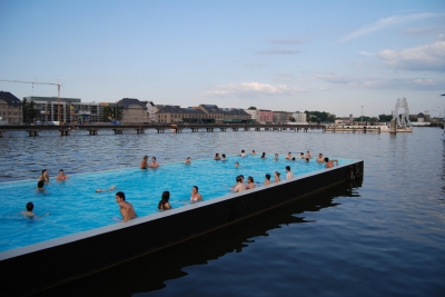 Swimming pool in the Spree (Carlos ZGZ)  [flickr.com] 