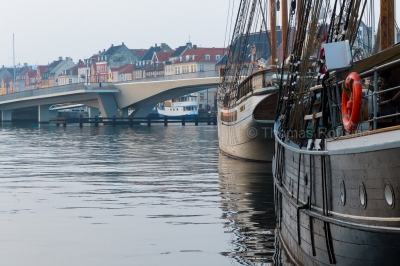 Tall ships in Copenhagen harbour (Thomas Rousing)  [flickr.com]  CC BY 
Información sobre la licencia en 'Verificación de las fuentes de la imagen'