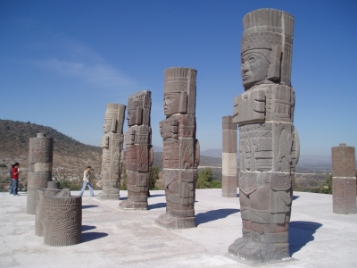 The "Atlantes" at Tula (Steve Cadman)  [flickr.com]  CC BY-SA 
Información sobre la licencia en 'Verificación de las fuentes de la imagen'