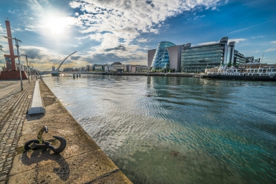 The Liffey river, Dublin, Ireland (Giuseppe Milo)  [flickr.com]  CC BY 
Información sobre la licencia en 'Verificación de las fuentes de la imagen'