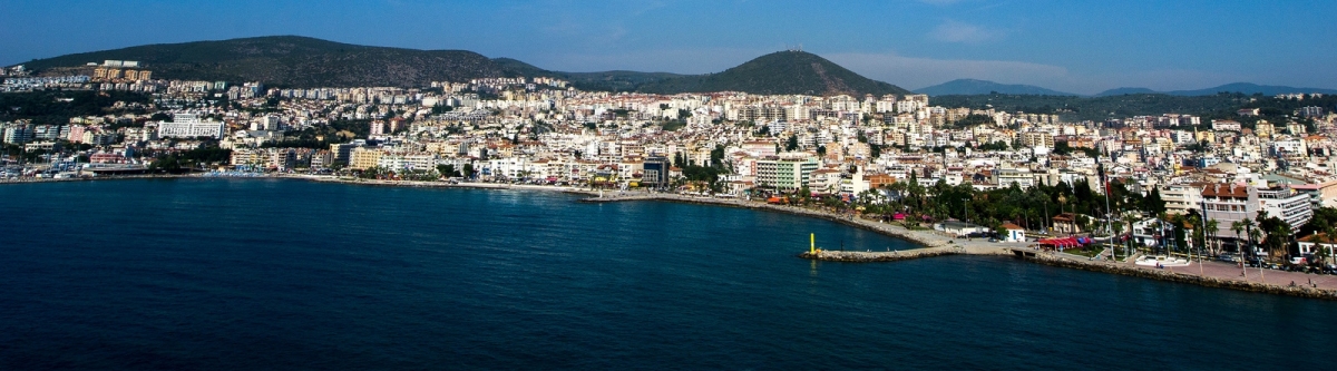 The port in Kusadasi Turkey (jpitha)  [flickr.com]  CC BY-SA 
Información sobre la licencia en 'Verificación de las fuentes de la imagen'