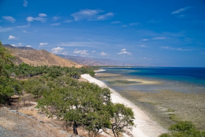 Timor-Leste Coastline (Graham Crumb)  [flickr.com]  CC BY-SA 
Información sobre la licencia en 'Verificación de las fuentes de la imagen'