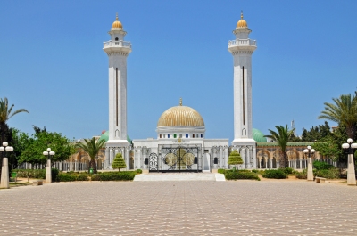Tunisia-3210 - Mausoleum of Habib Bourguiba (Dennis Jarvis)  [flickr.com]  CC BY-SA 
Información sobre la licencia en 'Verificación de las fuentes de la imagen'
