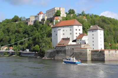 Uniworld River Cruises in Passau Germany (Gary Bembridge)  [flickr.com]  CC BY 
Información sobre la licencia en 'Verificación de las fuentes de la imagen'