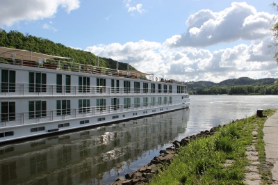 Uniworld River Cruises River Beatrice in Passau Germany (Gary Bembridge)  [flickr.com]  CC BY 
Información sobre la licencia en 'Verificación de las fuentes de la imagen'