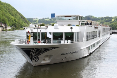 Uniworld River Cruises River Beatrice in Passau Germany (Gary Bembridge)  [flickr.com]  CC BY 
Información sobre la licencia en 'Verificación de las fuentes de la imagen'