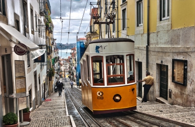 Uphill Lisboa (Yellow Tram) (Ann Wuyts)  [flickr.com]  CC BY 
Información sobre la licencia en 'Verificación de las fuentes de la imagen'