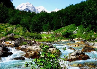 Valbona Albania #dailyshoot (Les Haines)  [flickr.com]  CC BY 
Información sobre la licencia en 'Verificación de las fuentes de la imagen'