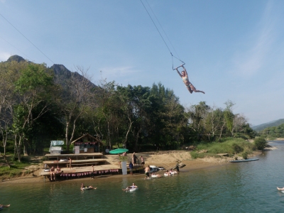 Vang Vieng, Laos (Tom Bishop)  [flickr.com]  CC BY 
Información sobre la licencia en 'Verificación de las fuentes de la imagen'