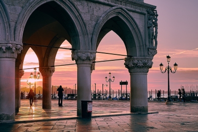 Venice Sunrise (Pedro Szekely)  [flickr.com]  CC BY-SA 
Información sobre la licencia en 'Verificación de las fuentes de la imagen'