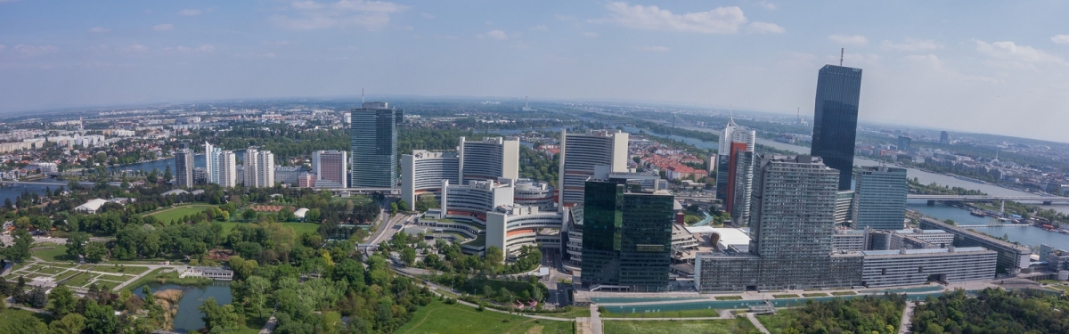 Vienna International Centre (Martin Dürr)  [flickr.com]  CC BY 
Información sobre la licencia en 'Verificación de las fuentes de la imagen'