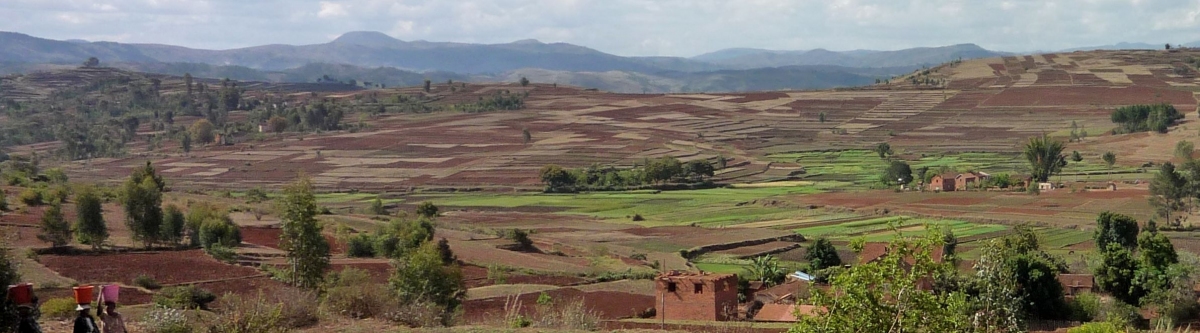 View across the valley (Chris)  [flickr.com]  CC BY-SA 
Información sobre la licencia en 'Verificación de las fuentes de la imagen'