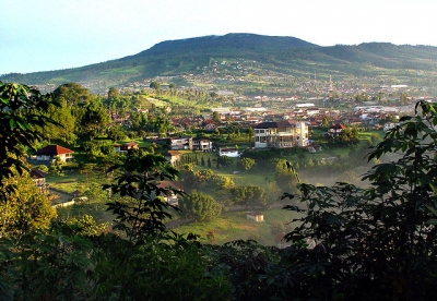 view of mt.tangkuban perahu, lembang, indonesia (Mey Lee)  [flickr.com]  CC BY 
Información sobre la licencia en 'Verificación de las fuentes de la imagen'