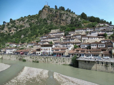 White Ottoman Houses (David Stanley)  [flickr.com]  CC BY 
Información sobre la licencia en 'Verificación de las fuentes de la imagen'