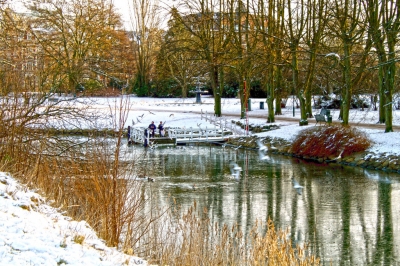 Winter in the city (Maria  Eklind)  [flickr.com]  CC BY-SA 
Información sobre la licencia en 'Verificación de las fuentes de la imagen'